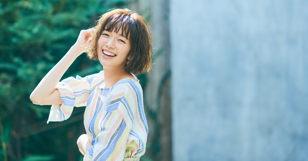 これさえあれば夏はすぐそこ 佐藤栞里さんが可憐に着こなすフレディ 6つのベーシックアイテム公開 Her Fredy Style フレディと佐藤栞里